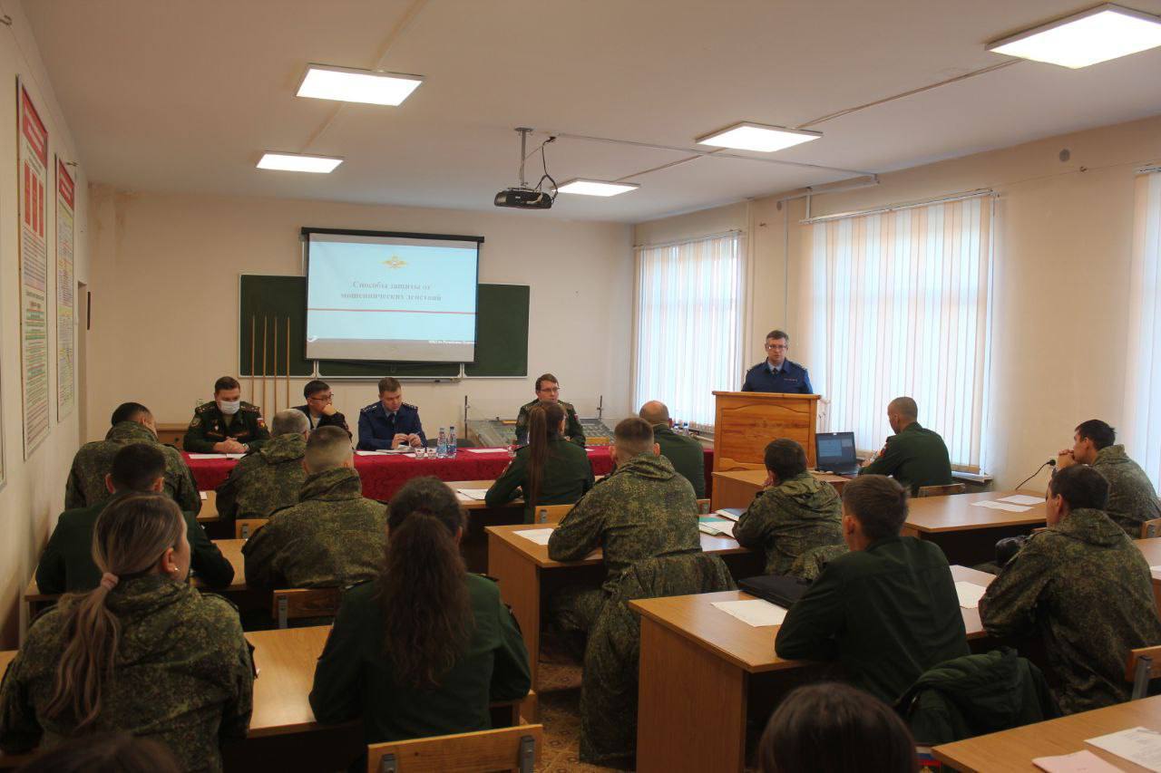 Заместитель прокурора Республики Бурятия провел личный прием граждан в войсковых частях