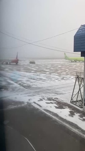 Нам пишут: Аэропорт «Байкал» принимает самолеты, которые не могут сесть в Иркутске