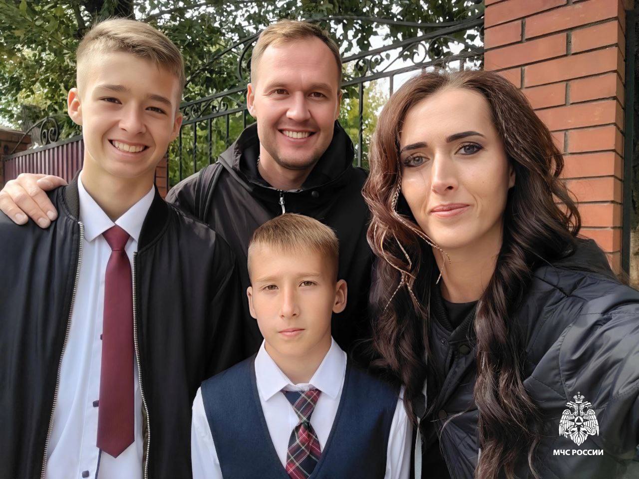 #РовесникиМЧС. Общий день рождения Пример семьи Ананиных – яркое подтверждение того, что МЧС России объединяет не только профессионалов, но и людей, преданных своему делу всей душой #РовесникиМЧС. Общий день рождения Пример семьи Ананиных – яркое подтверждение того, что МЧС России объединяет не только профессионалов, но и людей, преданных своему делу всей душой