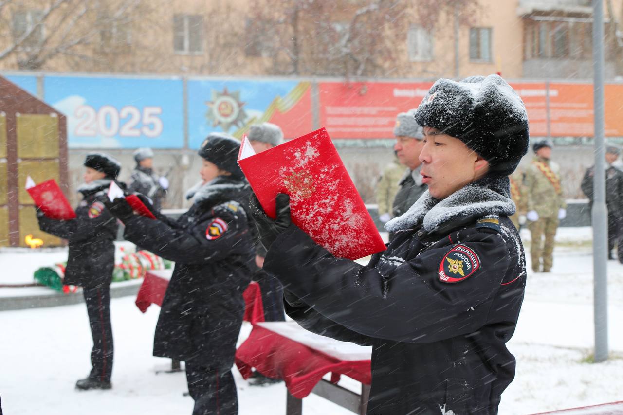 В МВД по Республике Бурятия почтили память сотрудников, погибших при исполнении служебного долга В МВД по Республике Бурятия почтили память сотрудников, погибших при исполнении служебного долга