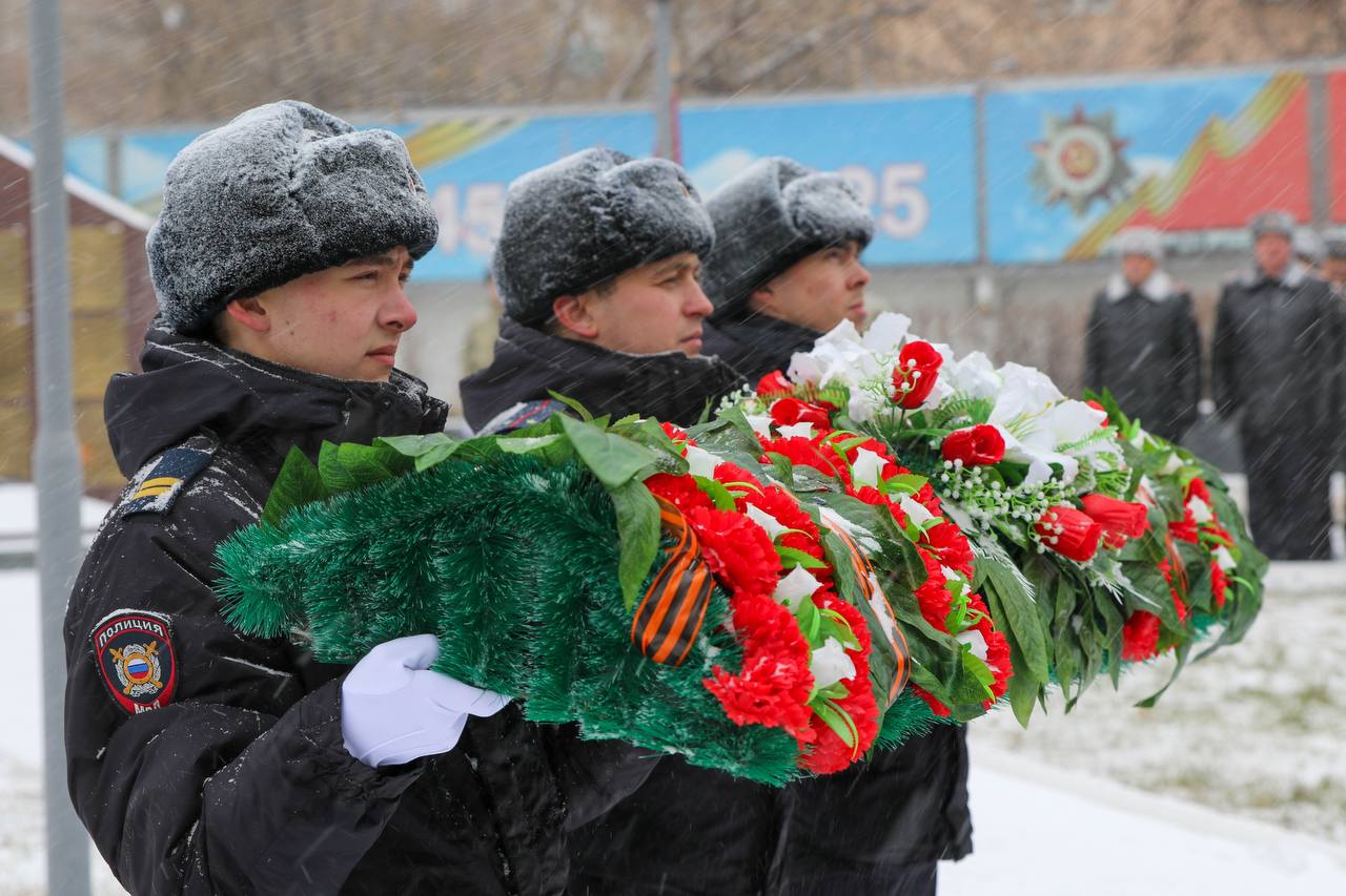 В МВД по Республике Бурятия почтили память сотрудников, погибших при исполнении служебного долга В МВД по Республике Бурятия почтили память сотрудников, погибших при исполнении служебного долга