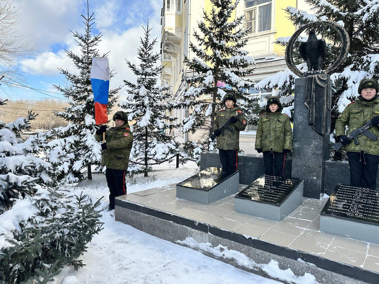 В Улан-Удэ транспортные полицейские и ветераны службы почтили память коллег, погибших при исполнении служебных обязанностей В Улан-Удэ транспортные полицейские и ветераны службы почтили память коллег, погибших при исполнении служебных обязанностей