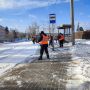 Всю ночь и с самого раннего утра сотрудники Комбината по благоустройству продолжают уборку снега