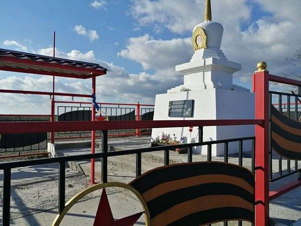 В ДНР восстанавливают субурган, установленный бойцами из Бурятии