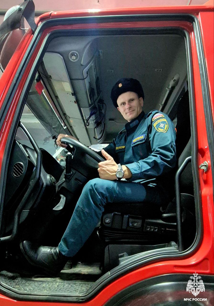 #ЛицаМЧС. В этом году по итогам ежегодного смотра-конкурса лучшим водителем пожарного автомобиля стал Владимир Федотов