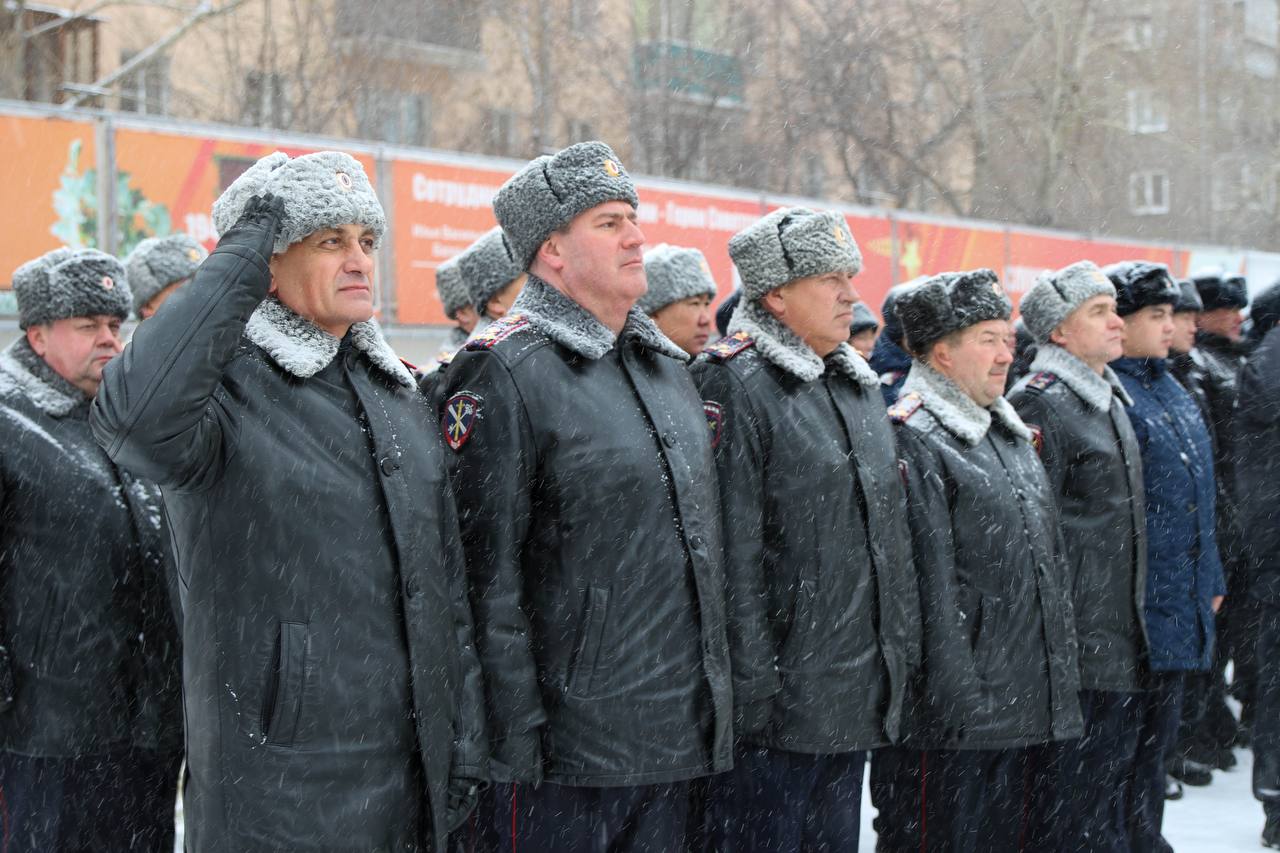 В МВД по Республике Бурятия почтили память сотрудников, погибших при исполнении служебного долга В МВД по Республике Бурятия почтили память сотрудников, погибших при исполнении служебного долга