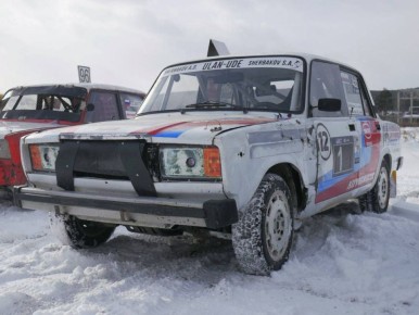 Рев моторов на ипподроме!. Сегодня на ипподроме состоялось открытие Чемпионата Республики по автомобильному кроссу! На старт вышли участники трех дивизионов: