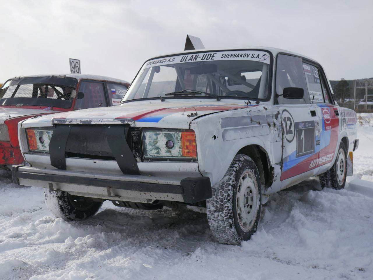 Рев моторов на ипподроме!. Сегодня на ипподроме состоялось открытие Чемпионата Республики по автомобильному кроссу! На старт вышли участники трех дивизионов: