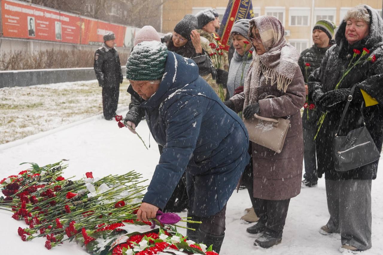 В МВД по Республике Бурятия почтили память сотрудников, погибших при исполнении служебного долга В МВД по Республике Бурятия почтили память сотрудников, погибших при исполнении служебного долга