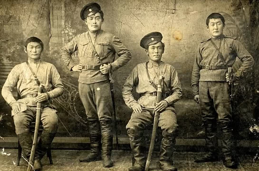 #Ретропрофилактика. 10 ноября в России отмечается День сотрудника органов внутренних дел — праздник, берущий начало с 1917 года, когда был подписан декрет Совета Народных Комиссаров «О рабочей милиции»