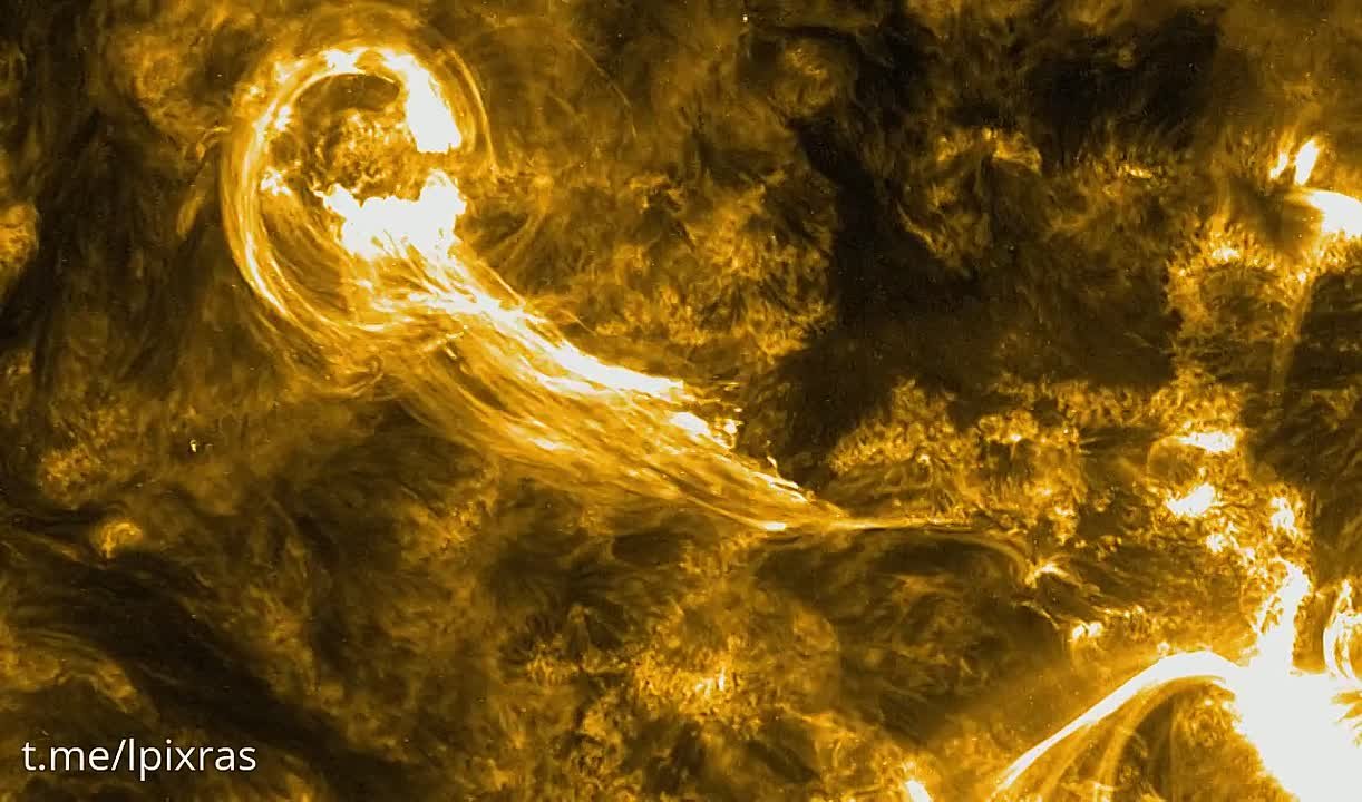 Мощная вспышка произошла на Солнце