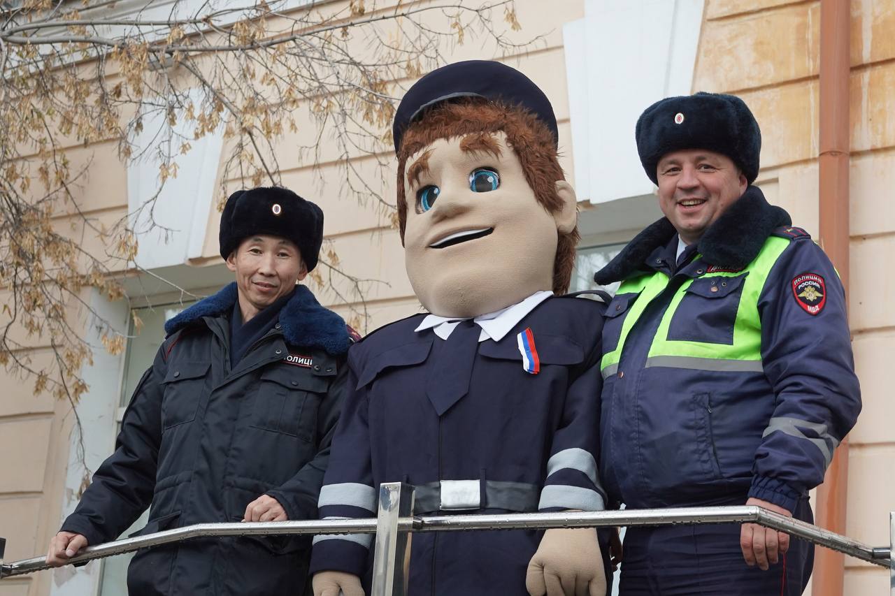 В Бурятии полицейские провели масштабное профориентационное мероприятие «Будь в форме!» В Бурятии полицейские провели масштабное профориентационное мероприятие «Будь в форме!»