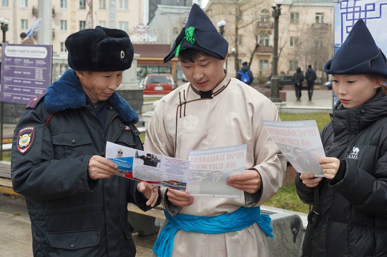 В Бурятии полицейские провели масштабное профориентационное мероприятие «Будь в форме!» В Бурятии полицейские провели масштабное профориентационное мероприятие «Будь в форме!»