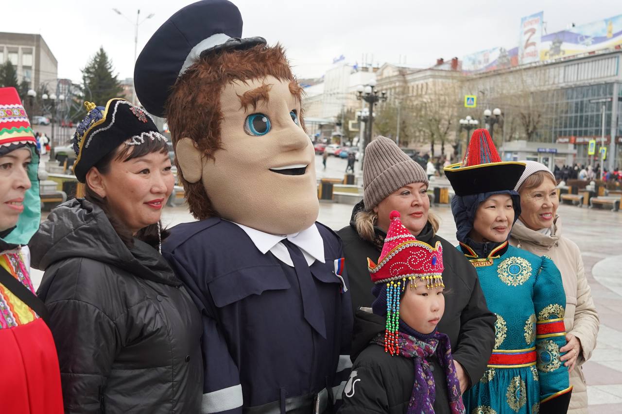 В Бурятии полицейские провели масштабное профориентационное мероприятие «Будь в форме!» В Бурятии полицейские провели масштабное профориентационное мероприятие «Будь в форме!»