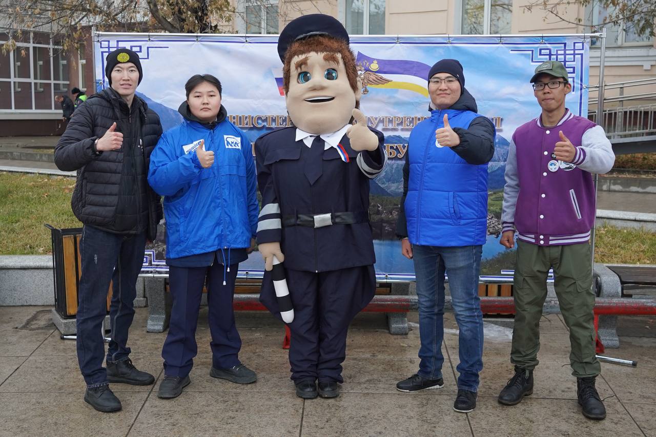 В Бурятии полицейские провели масштабное профориентационное мероприятие «Будь в форме!» В Бурятии полицейские провели масштабное профориентационное мероприятие «Будь в форме!»