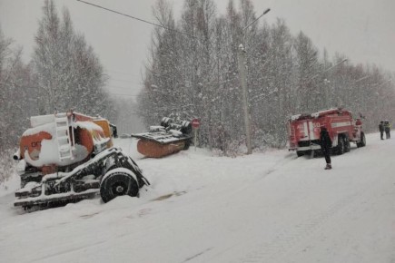 При аварии с бензовозом в Бурятии вылилось около 10 тысяч литров АИ-92