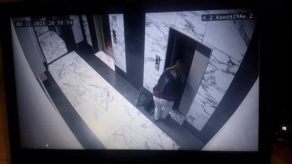 В Воронеже ребенок упал в шахту лифта после того, как оперся на его дверь