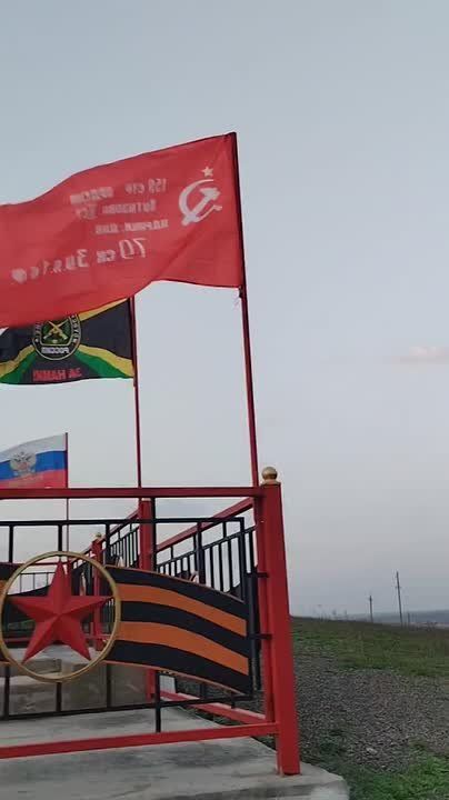 Флаг Бурятии вновь развевается у субургана в ДНР