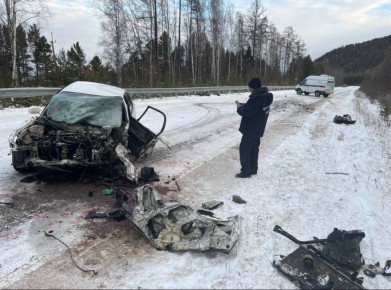 Новое фото с места вчерашнего смертельного ДТП в Прибайкальском районе Бурятии