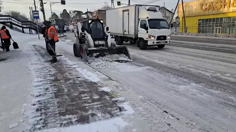 Всю ночь Комбинат по благоустройству убирал снега и накаты на дорогах города