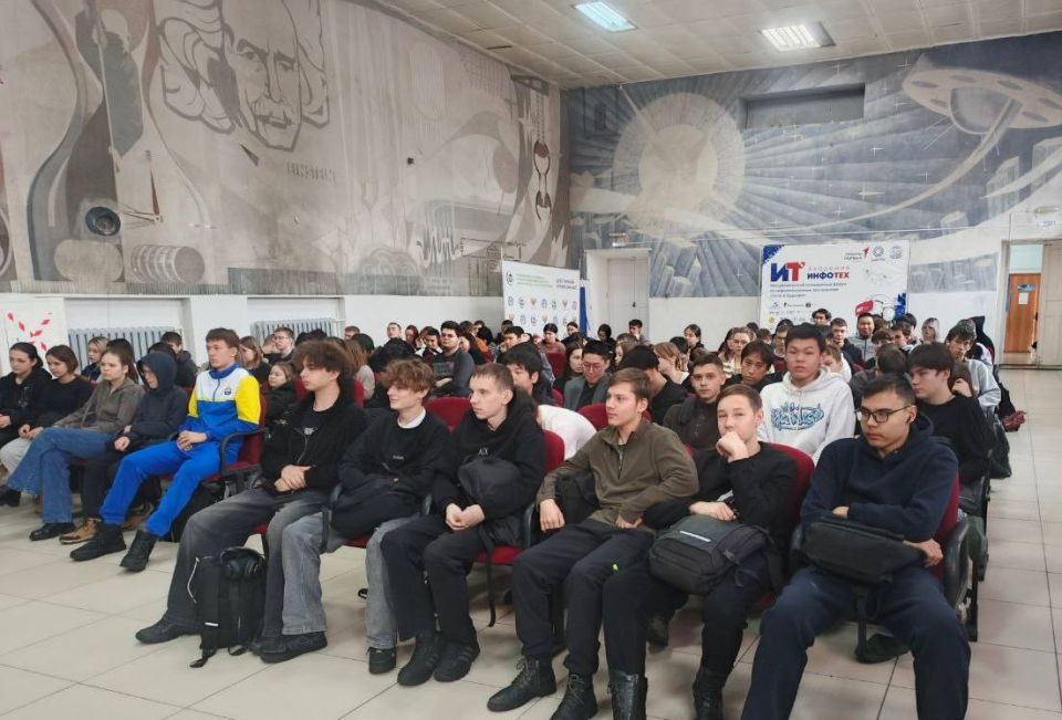 В Улан-Удэ в рамках профилактической акции «Чистое поколение» транспортные полицейские рассказали студентам о вреде наркотиков