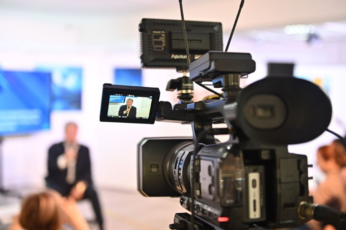 В субботу, 15 ноября, в 17 часов глава Бурятии Алексей Цыденов проведёт прямой эфир, во время которого ответит на вопросы жителей республики