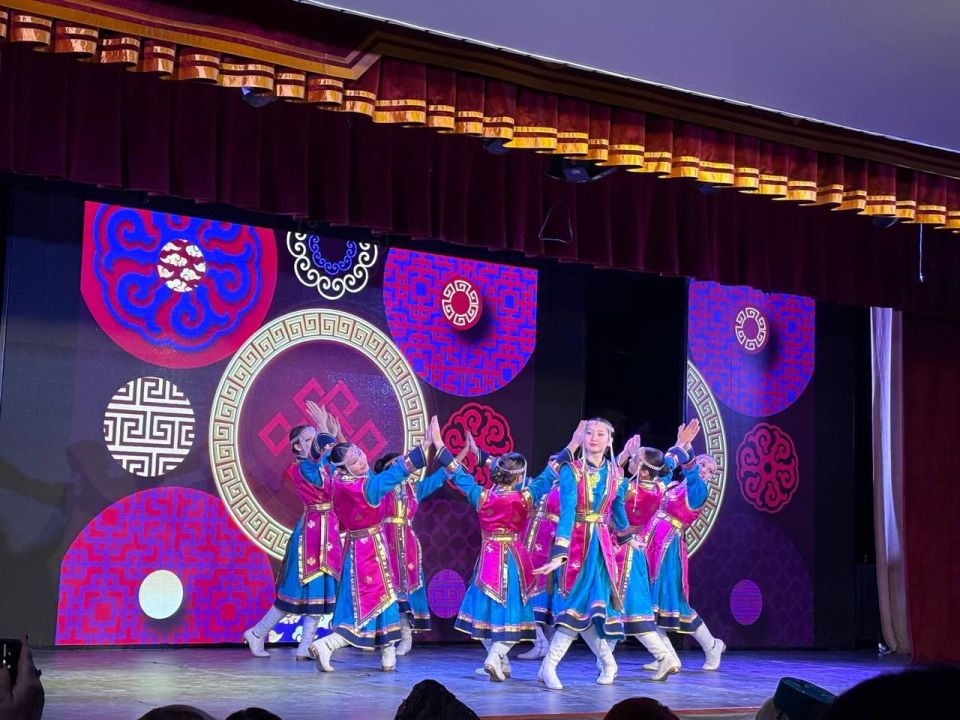 Сотрудники Улан-Удэнского ЛО МВД России на транспорте посетили благотворительный концерт в поддержку участников СВО "Сердца для героев"