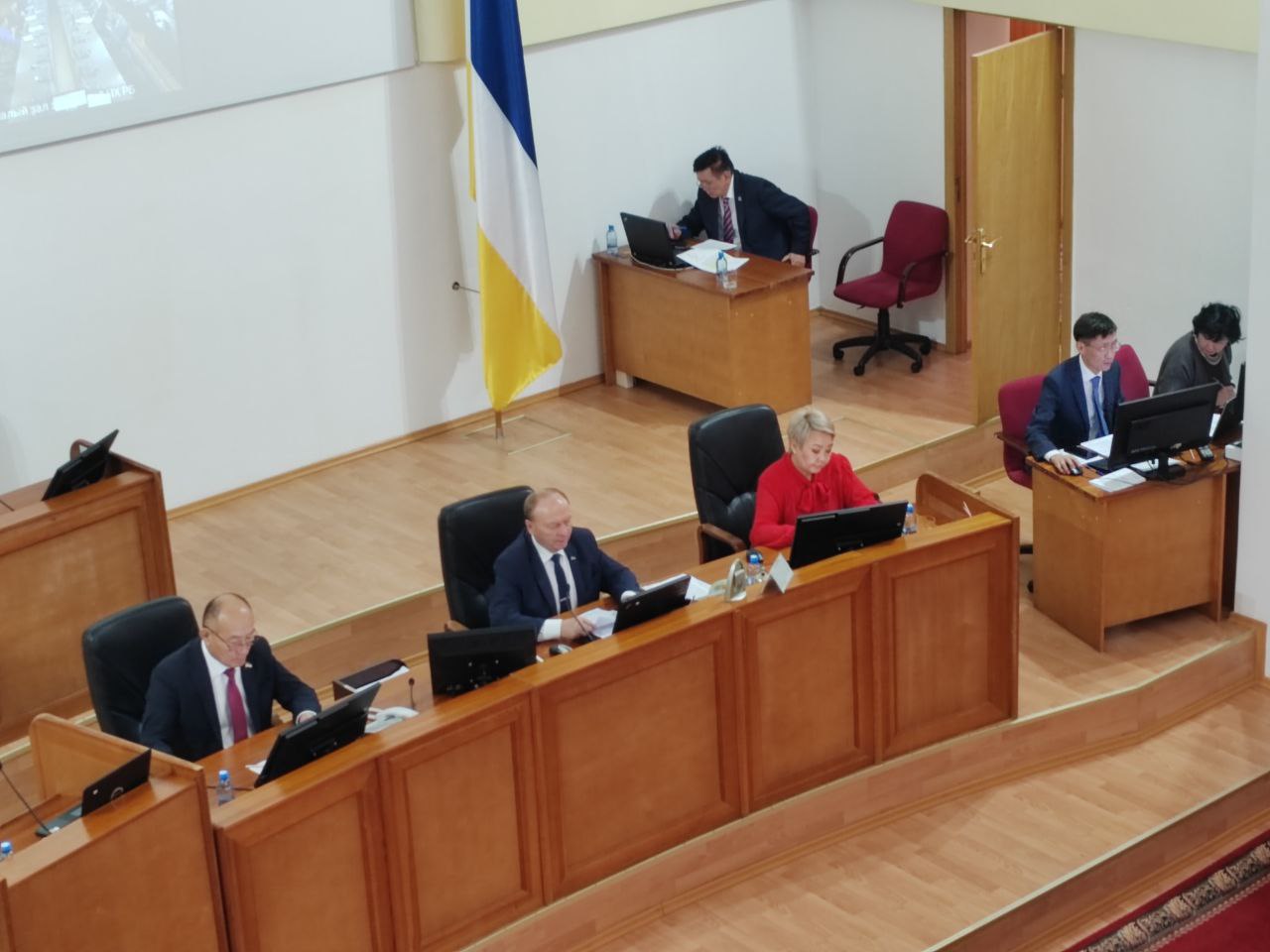 100 тысяч рублей предложат стоящим в очереди многодетным семьям Бурятии 100 тысяч рублей предложат стоящим в очереди многодетным семьям Бурятии