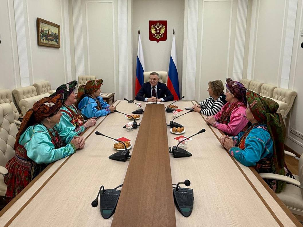 Сенатор от Бурятии встретился с главой Новозаганского поселения и участницами ансамбля «Журавушка»