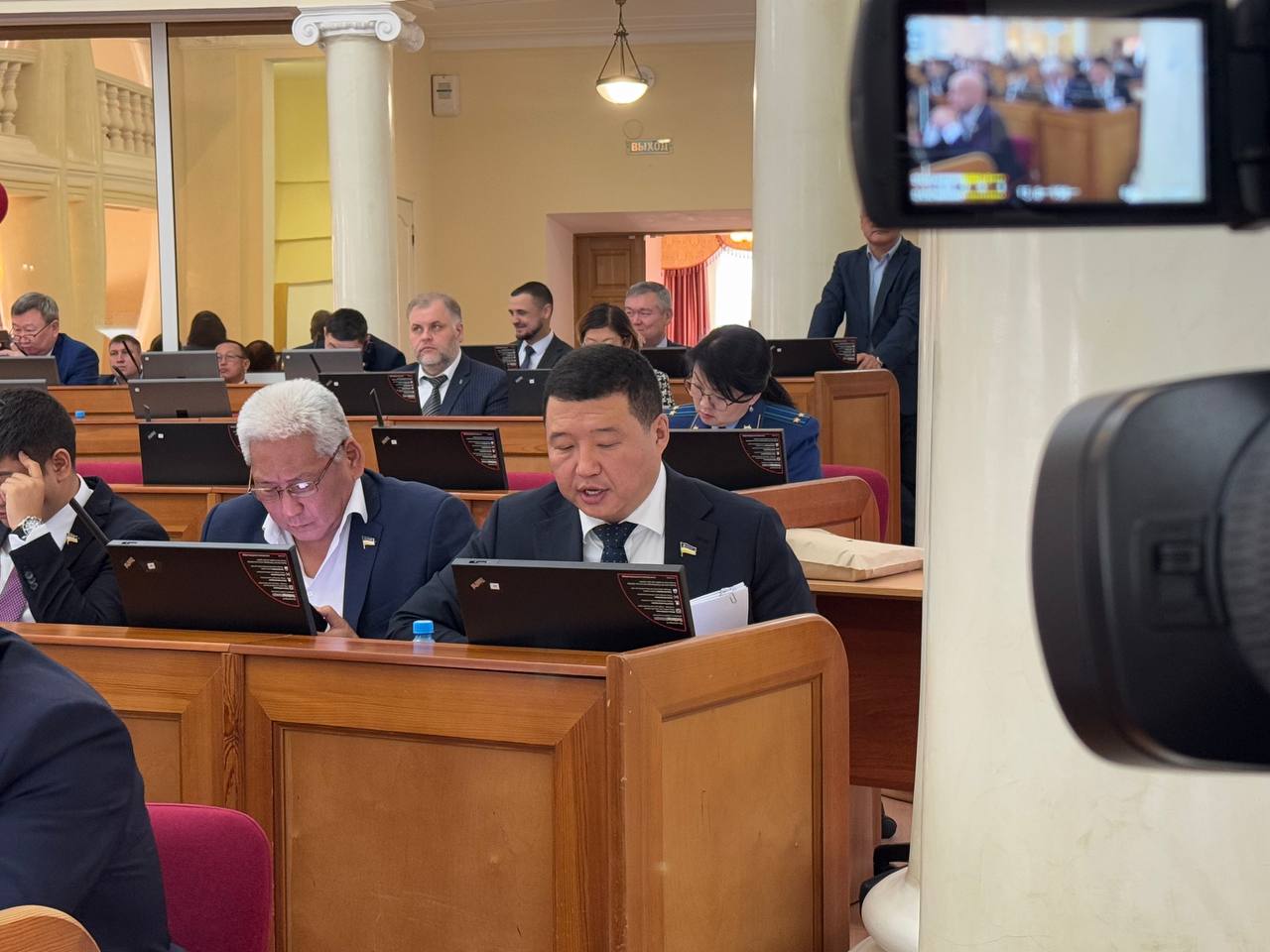 Председатель аграрного комитета Народного Хурала Бурятии Семён Матхеев выступил на сессии содокладчиком по законопроекту «О внесении изменений в отдельные законодательные акты Республики Бурятия», разработанному в целях... Председатель аграрного комитета Народного Хурала Бурятии Семён Матхеев выступил на сессии содокладчиком по законопроекту «О внесении изменений в отдельные законодательные акты Республики Бурятия», разработанному в целях...