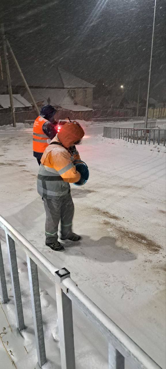 Сотрудники Комбината будут бороться с последствиями снегопада всю ночь Сотрудники Комбината будут бороться с последствиями снегопада всю ночь