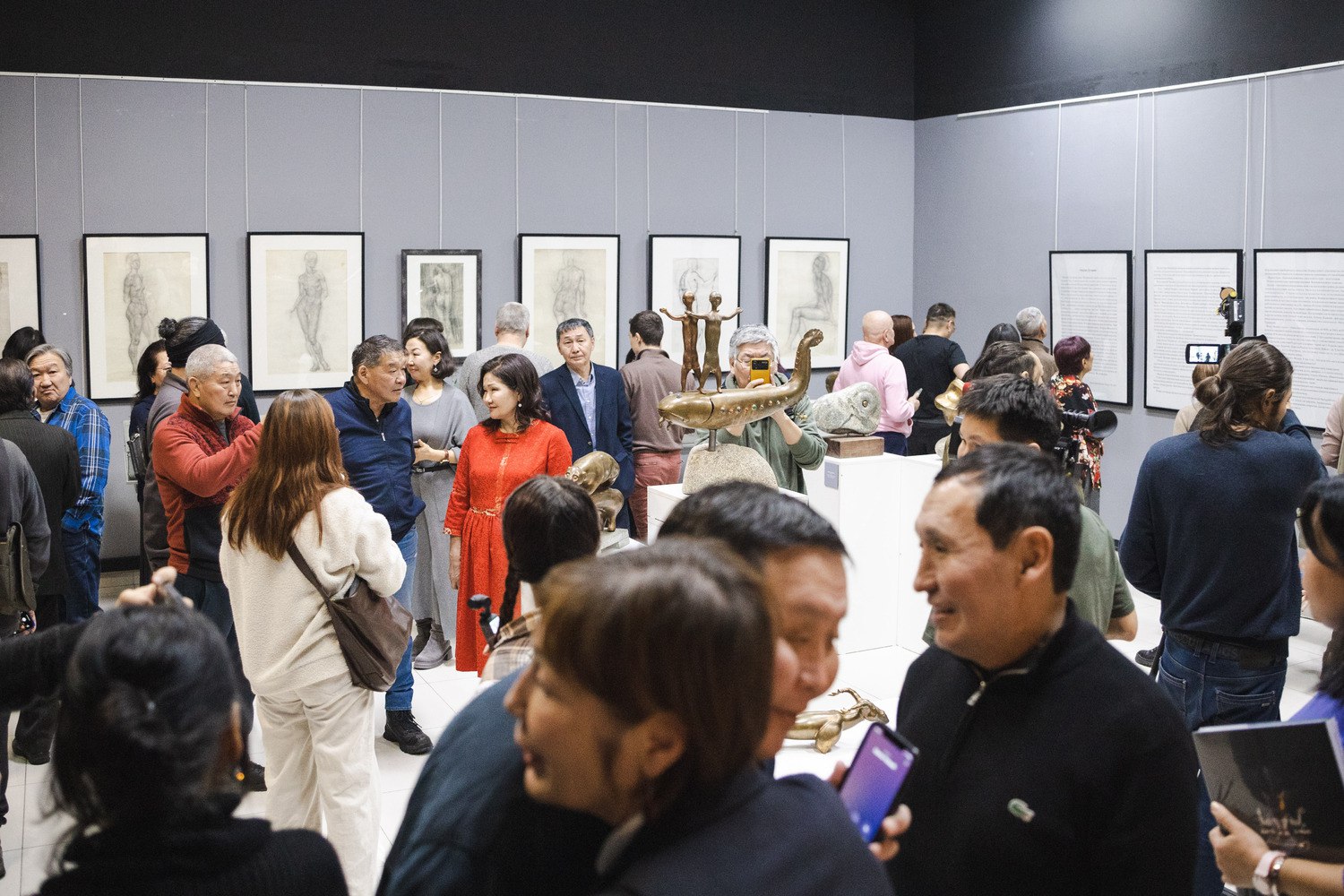 В Бурятии открылась посмертная выставка Зандана Дугарова