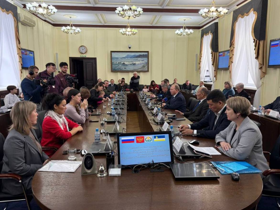 В Народном Хурале почтили память павших защитников Отечества