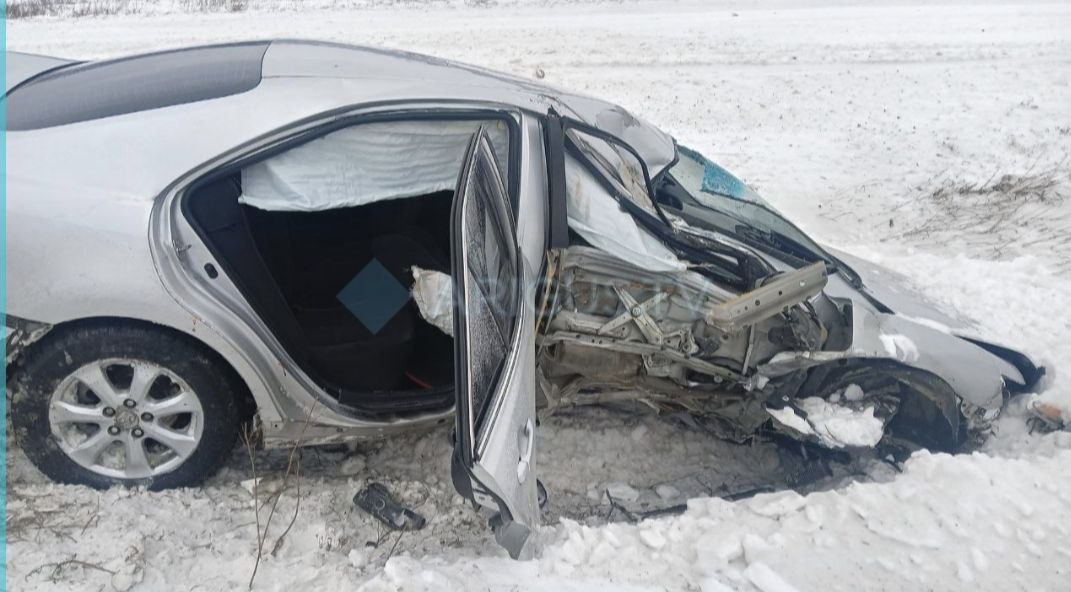 Нам пишут: «Тойота» врезалась в крест на трассе «Байкал»