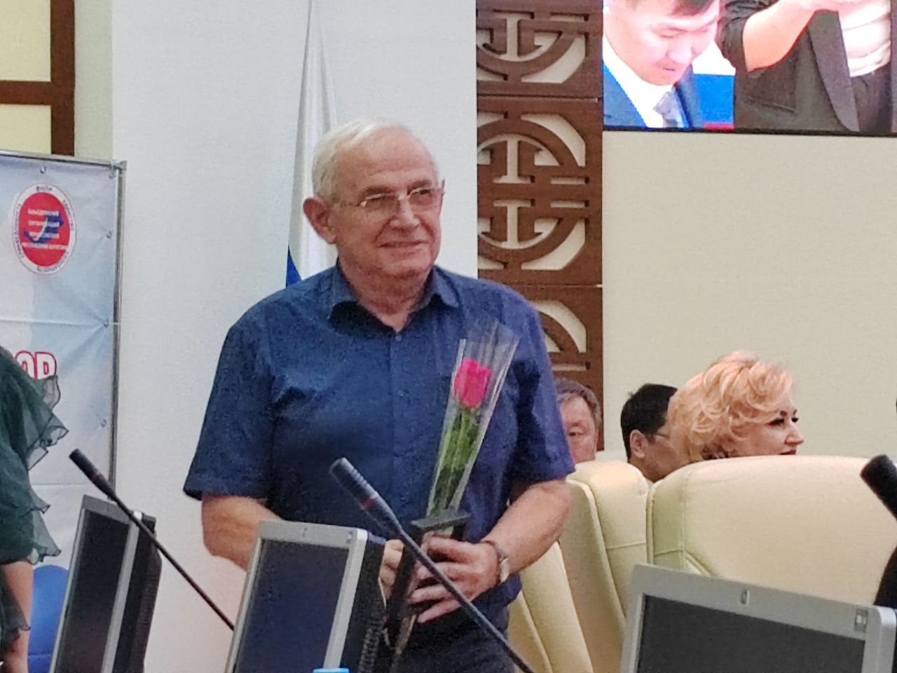 Врио председателя Улан-Удэнского горсовета поздравил профсоюзных лидеров с профессиональным праздником Врио председателя Улан-Удэнского горсовета поздравил профсоюзных лидеров с профессиональным праздником