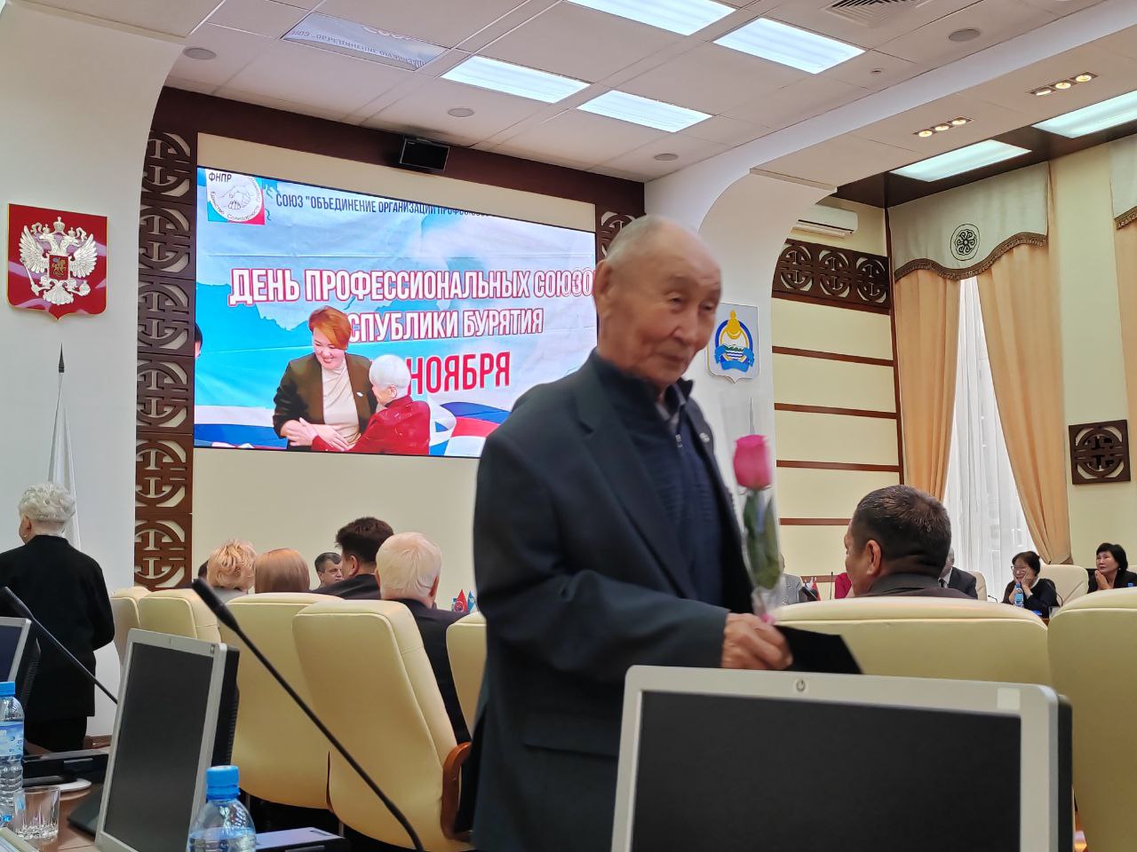 Врио председателя Улан-Удэнского горсовета поздравил профсоюзных лидеров с профессиональным праздником Врио председателя Улан-Удэнского горсовета поздравил профсоюзных лидеров с профессиональным праздником