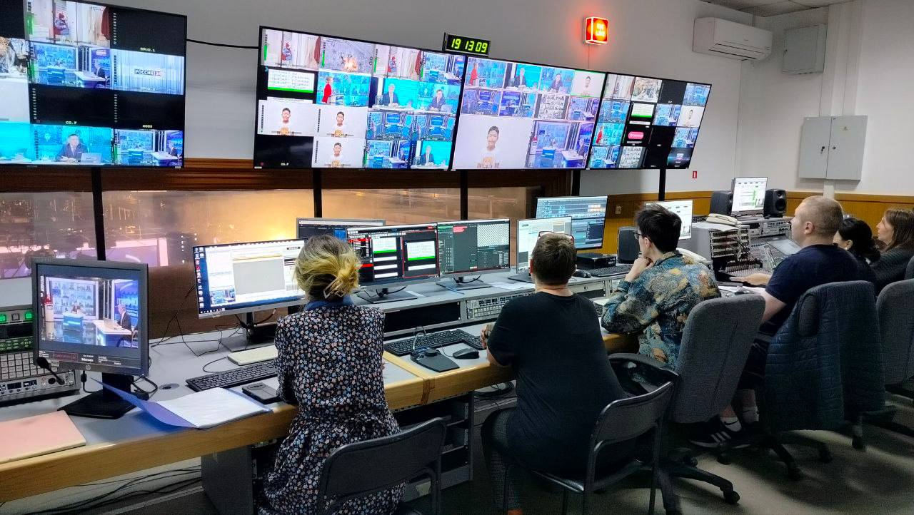 «Все вопросы будут взяты в работу»: Глава Бурятии провел двухчасовой прямой эфир с жителями республики «Все вопросы будут взяты в работу»: Глава Бурятии провел двухчасовой прямой эфир с жителями республики