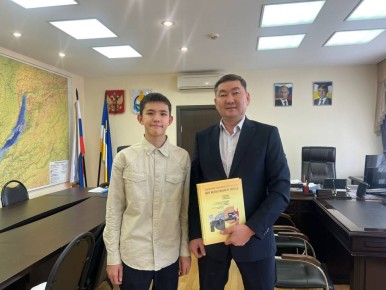 Подарок министру сельского хозяйства Бурятии от коллег из Татарстана