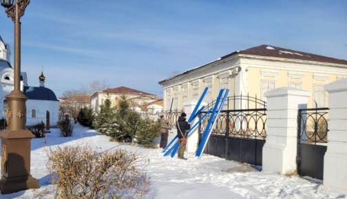В Улан-Удэ спасают от разрушения старинную ограду Одигитриевского собора