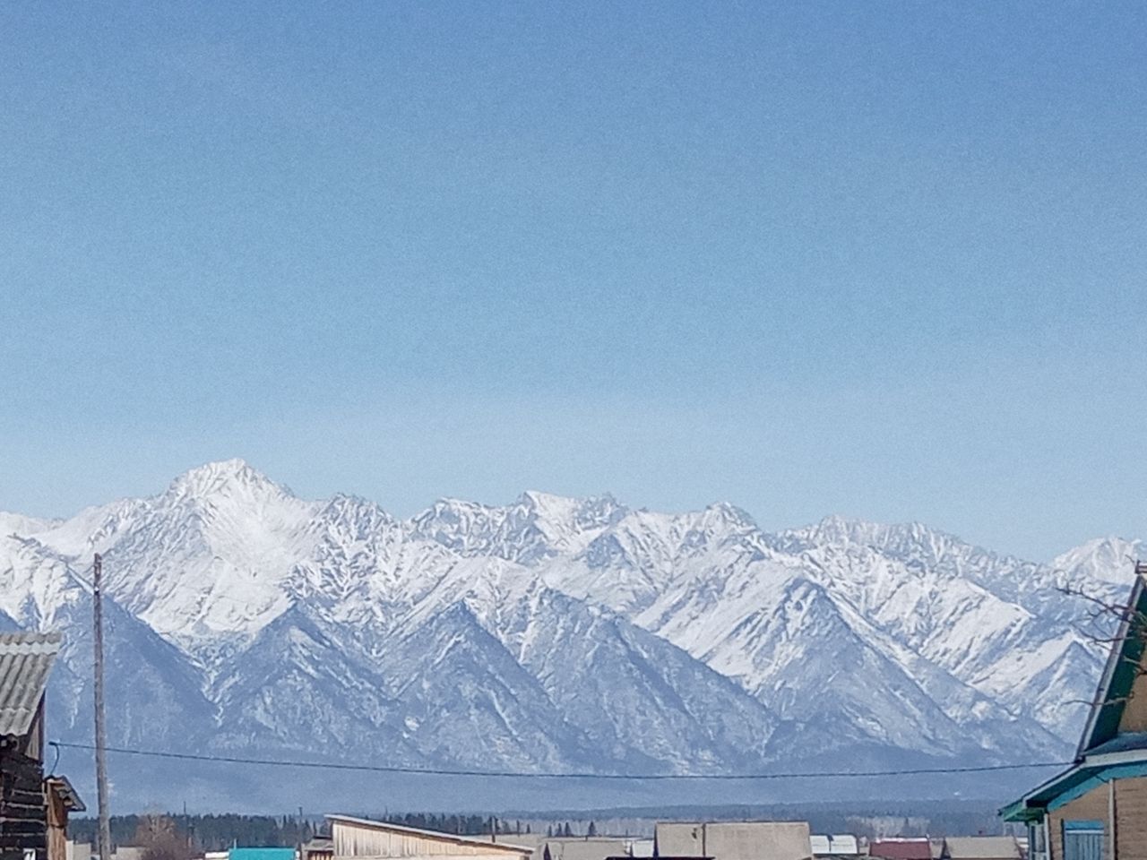 В горах Бурятии спасатели эвакуировали охотника со сложным переломом ноги