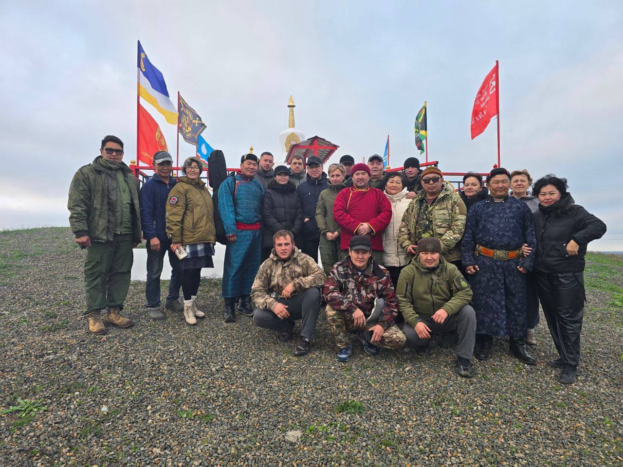 Воины восстановили национальные символы у субургана под Мангушем Воины восстановили национальные символы у субургана под Мангушем