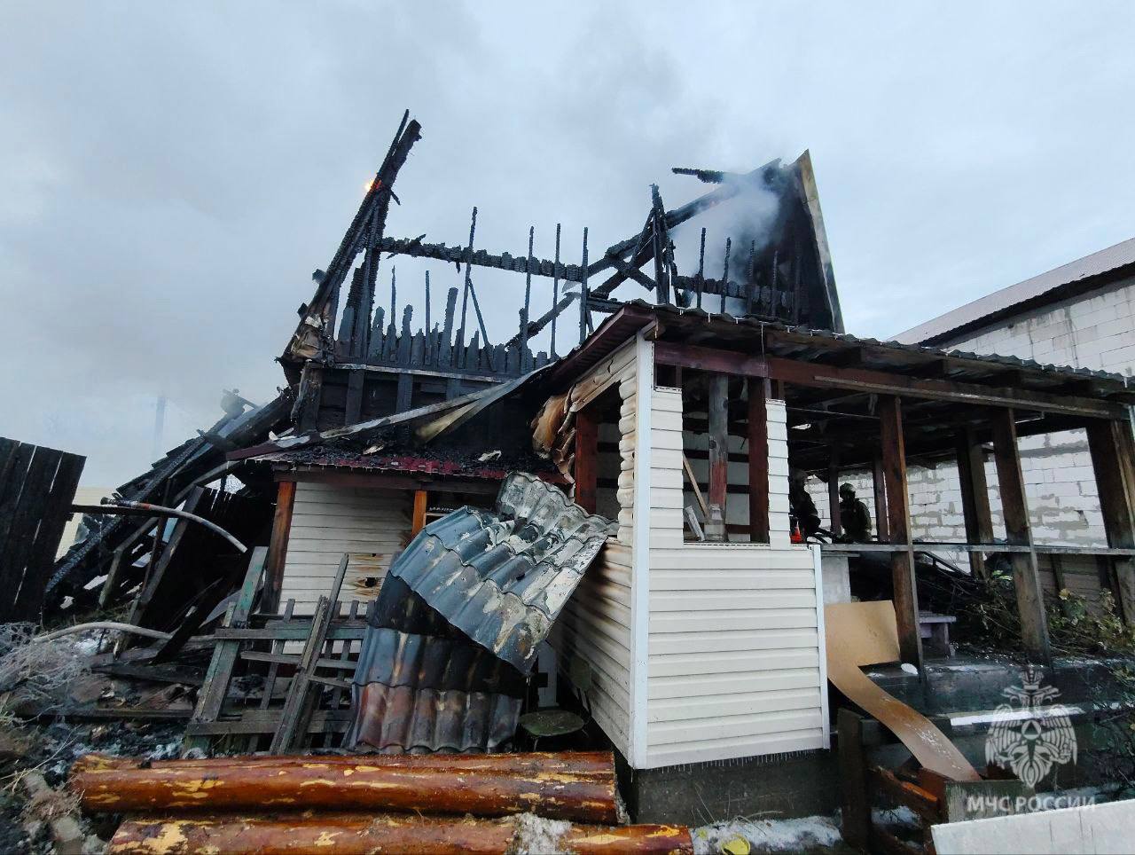 Огнеборцы МЧС России ликвидировали пожар в частном секторе