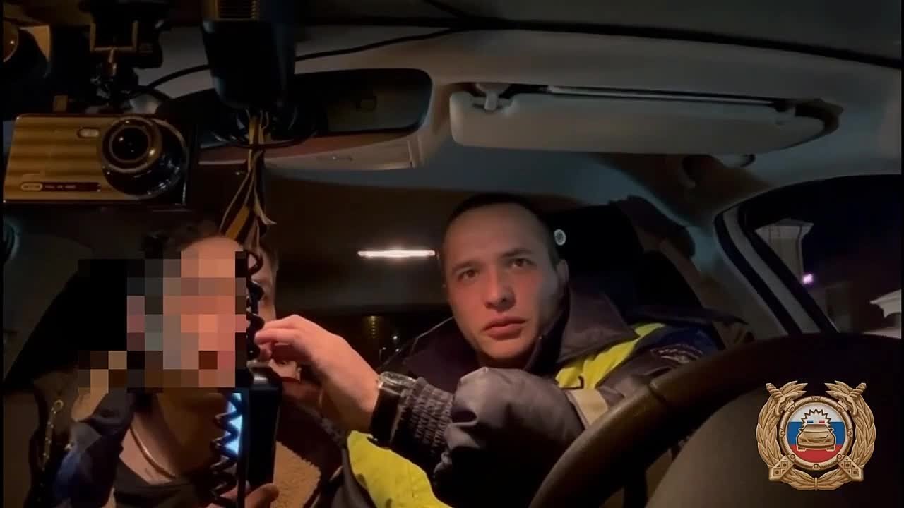 «Меня кинула девушка». В Ангарске сотрудники ДПС остановили автомобиль Volkswagen, которым управлял пьяный молодой человек