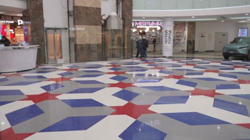 В честь Дня рождения сосиски, сегодня Мариам Восканян угощала уланудэнцев продукцией Свинокомплекса "Сибагро"