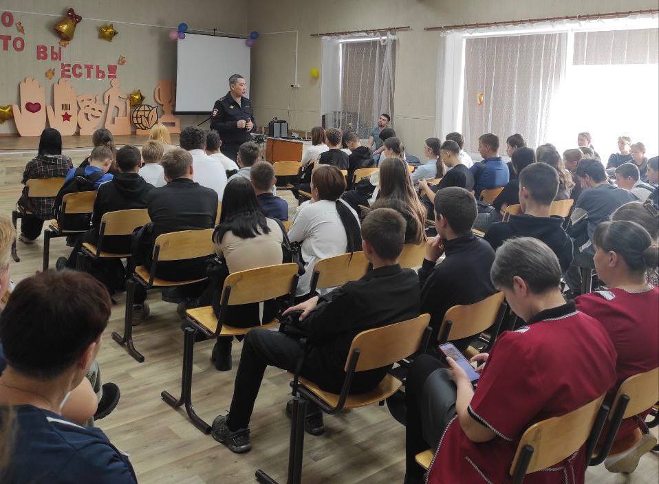 Представители аппарата регионального МВД провели серию мероприятий в рамках Всероссийского проекта «Школа информационной безопасности» Представители аппарата регионального МВД провели серию мероприятий в рамках Всероссийского проекта «Школа информационной безопасности»