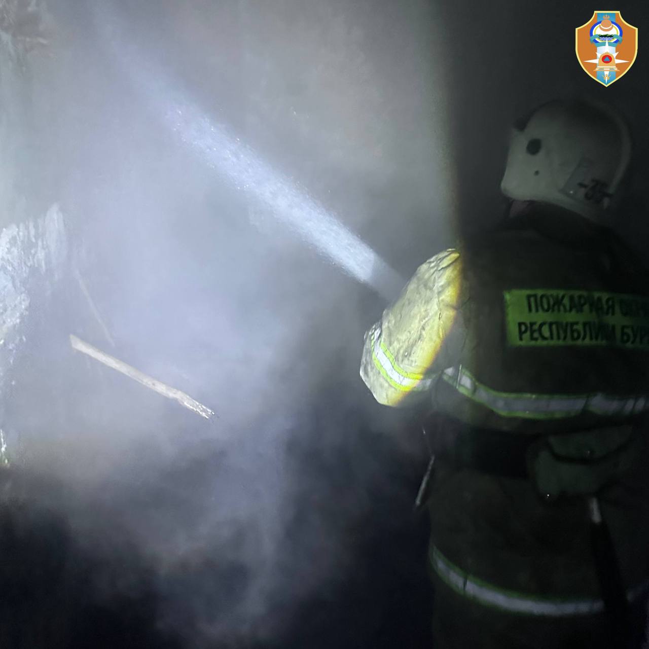 Пожар разгорелся на бывшей швейной фабрике