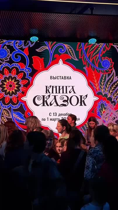 Белый Старец станцевал ёхор с детьми в национальном центре «Россия»