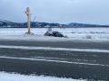 В Бурятии автомобиль врезался в крест на обочине