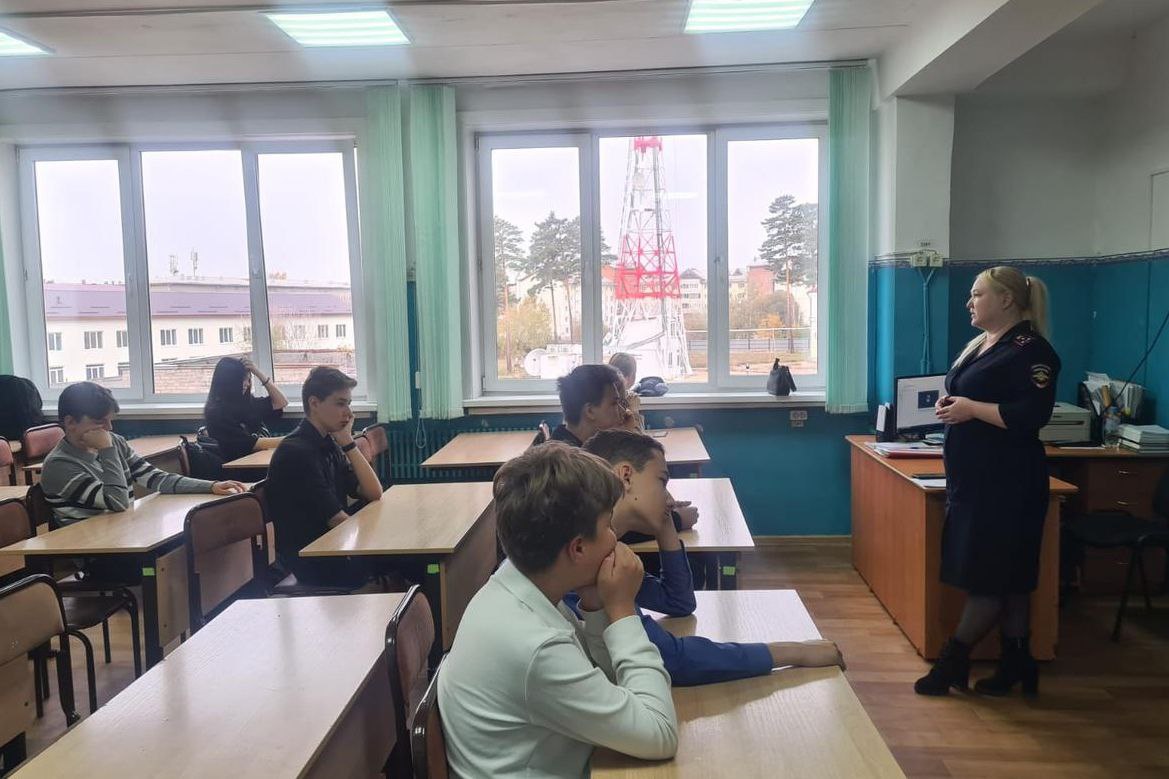 Стражи магистралей проводят занятия со школьниками и студентами в рамках оперативно-профилактичекого мероприятия "Чистое поколение" Стражи магистралей проводят занятия со школьниками и студентами в рамках оперативно-профилактичекого мероприятия "Чистое поколение"
