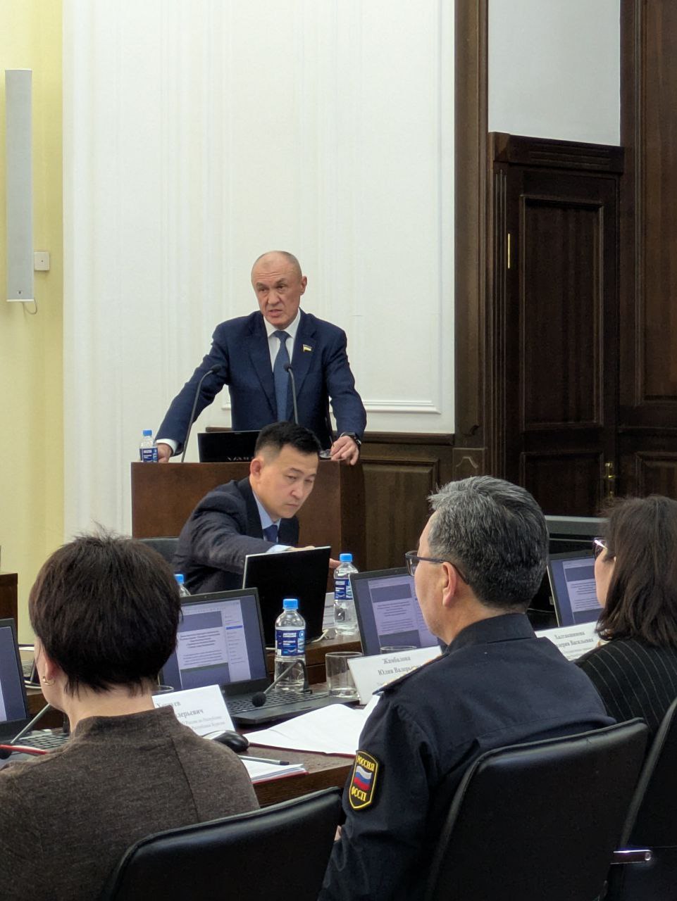 Председатель Комитета Народного Хурала по государственному устройству Петр Мордовской остановил внимание на многотрудной работе всех органов власти с участием общественности по выбору системы местного самоуправления